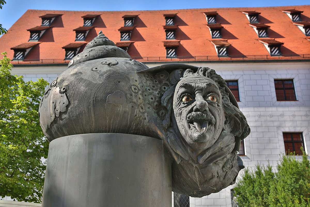 Einstein Brunnen